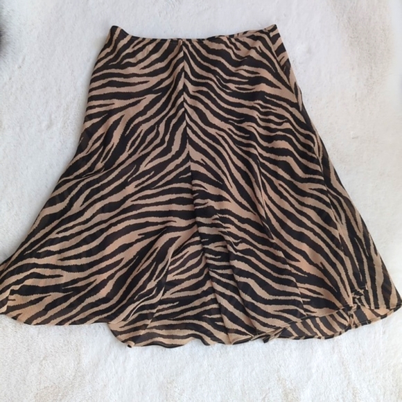 FINAL SALE 🌿NEW YORK &CO ZEBRA PRINT MIDI SKIRT🌿 - Picture 6 of 6